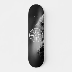 Compass star embleem monogram dramatische bergen skateboard