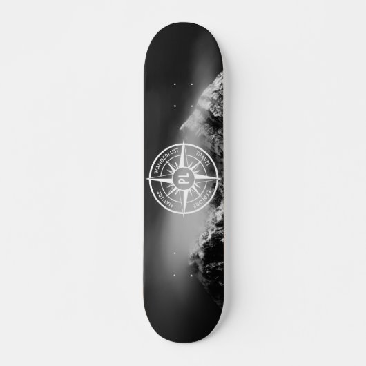 Compass star embleem monogram dramatische bergen skateboard (Voorkant)
