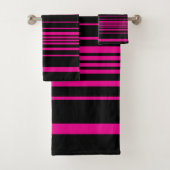 Complexe stripes - magenta en zwart bad handdoek (Insitu)