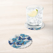 Compositie van witte en blauwe vlinders kartonnen onderzetters (Insitu)