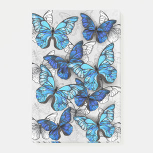 Compositie van witte en blauwe vlinders post-it® notes
