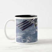 Computergegenereerd uitzicht 2 tweekleurige koffiemok (Links)