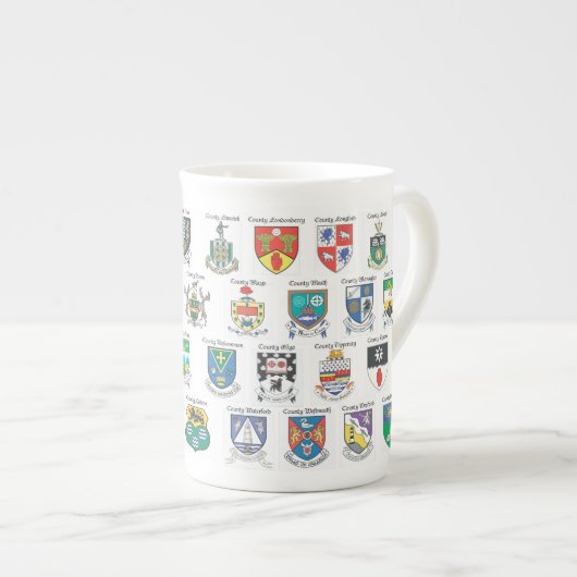 Comtés de tasse de porcelaine tendre de l'Irlande (Devant droit)