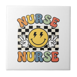 Conception de chemise à carreaux Smiley d'infirmiè