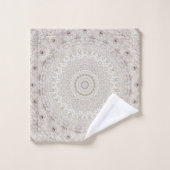 Conception de motif mandala beige et taupe (Gant de toilette)