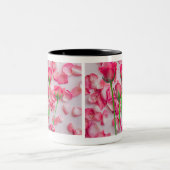 Conception de mug floral à pétales de rose rose él (Centre)
