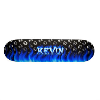 Conception de skateboard bleu feu et flammes.