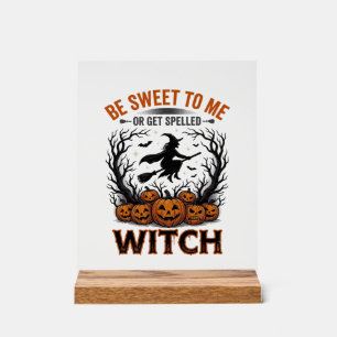 Conception de sorcière d'Halloween Soyez gentil ou