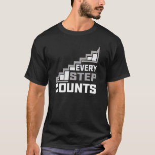 Conception de T-shirt à typographie « Chaque pas c