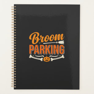 Conception de vecteur de parking balai Halloween_1