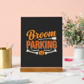Conception de vecteur de parking balai Halloween_1 (Mariage)