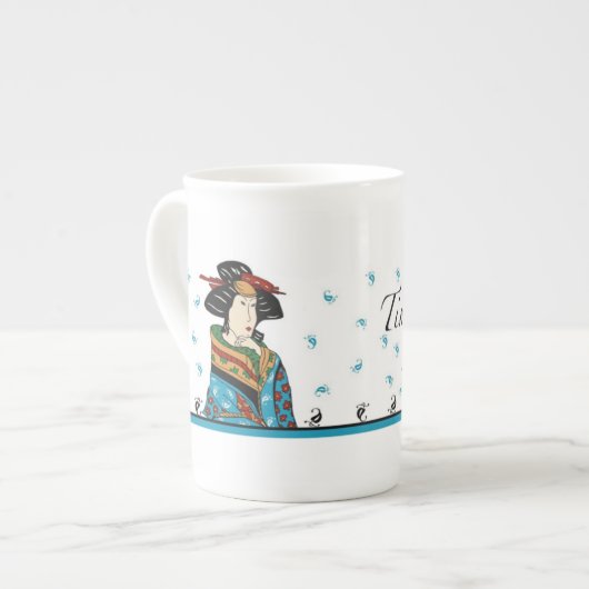 Conception japonaise de dame, tasse de porcelaine (Devant gauche)