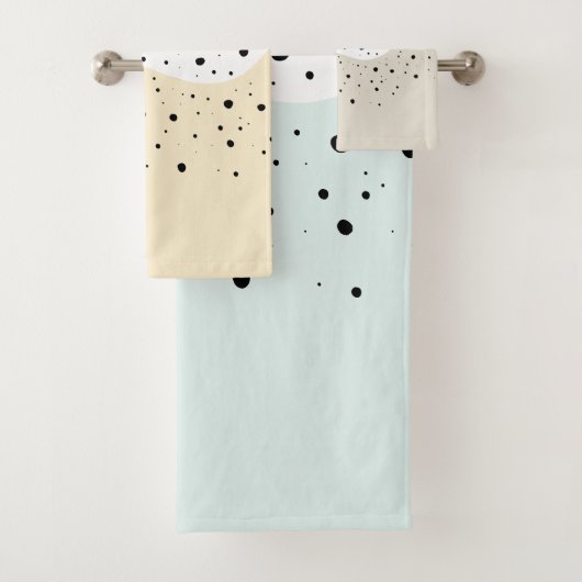 Conception minimale avec serviette de bain à point (En situation)