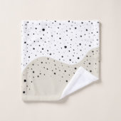 Conception minimale avec serviette de bain à point (Gant de toilette)