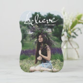 Conception moderne de la main de script de vacance (Debout devant)