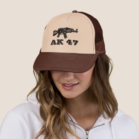 Conception russe de casquette d'AK 47 (En situation)