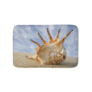Conch Shell op Sandy Beach, Blue Sky Badmat