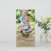 Cônes de pin et toile de jute Carte de vœux de fêt (Debout devant)