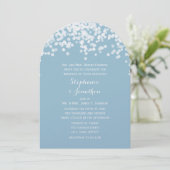 Confetti Dusty Poudre Bleu Mariage Invitations (Debout devant)