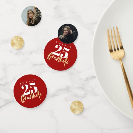 Confettis Calligraphie Or moderne Photo Graduation Rouge (Groupe)