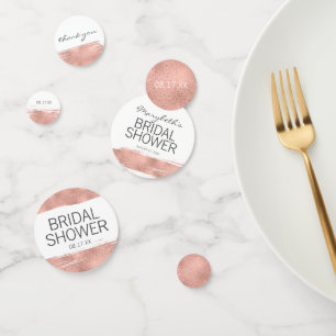 Confettis de table pour une baby shower de mariage