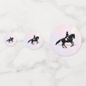 Confettis Elégant cavalier de Dressage sur un Arrière - plan (Derrière)