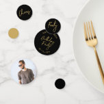 Confettis Quarante | Gold & Black Modern 40th Birthday Party<br><div class="desc">Ajoutez des détails à votre journée spéciale avec cet élégant confetti de table photo de 40e anniversaire. Ce design présente un script de brosse chic "Forty",  "Cheers",  "Anniversaire" en noir et or. D'autres conceptions et fournitures de fête sont disponibles à ma boutique BaraBomDesign.</div>