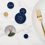 Confettis Soixante | Gold & Navy Modern 60th Birthday Party<br><div class="desc">Ajoutez des détails à votre journée spéciale avec cet élégant confetti de table photo de 60e anniversaire. Ce design présente un script de brosse chic "Sixty",  "Cheers",  "Birthday" en combinaison bleu marine et or. D'autres conceptions et fournitures de fête sont disponibles à ma boutique BaraBomDesign.</div>