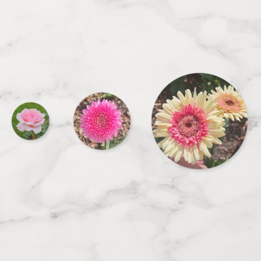 Confettis Un éparpillement de fleurs (Devant)