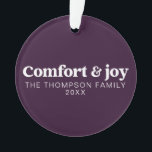 Confort & Joie Moderne Minimaliste Violet Noël<br><div class="desc">Voici notre "Confort & Joie" moderne minimal violet ornement de Noël, un ajout délicieux à votre décor de vacances qui combine élégance intemporelle avec un flair moderne. Conçu à partir d'un matériau étanche, cet ornement offre à la fois une durabilité et une esthétique élégante, en s'assurant qu'il reste une partie...</div>