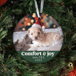 Confort & Joie Photo et nom Noël moderne<br><div class="desc">Voici notre "Confort & Joy Photo and Name Modern Christmas Dark Green Ornament", un cadeau de vacances sophistiqué et personnalisé qui convient aux amis, à la famille, aux collègues et même à vos animaux de compagnie chéris. Cet ornement finement ouvragé présente un design contemporain agrémenté du message chaleureux de "Confort...</div>