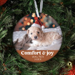 Confort & Joie Photo et nom Noël moderne<br><div class="desc">Voici notre "Confort & Joy Photo and Name Modern Christmas Terracotta Ornament", un cadeau de vacances chaleureux et personnalisé qui est parfait pour les amis, la famille, les collègues et même vos animaux de compagnie bien-aimés. Cet ornement finement ouvragé présente un design contemporain agrémenté du message chaleureux de "Confort &...</div>