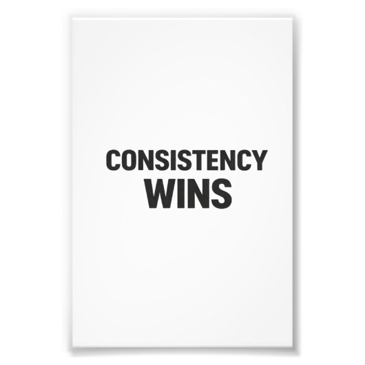 Consistency Wins – Minimal Motivation Poster (Devant)