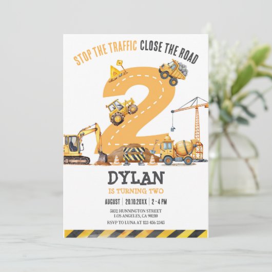 Construction Boy Birthday Invitation (Debout devant)