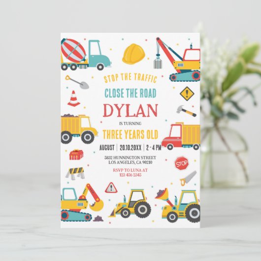 Construction Boy Birthday Invitation (Debout devant)