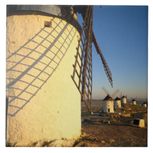 Consuegra, La Mancha, Spanje, windmolens en Tegeltje