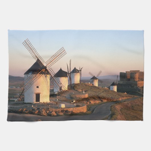 Consuegra, La Mancha, Spanje, windmolens Theedoek (Horizontaal)