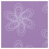 Contour lilas de fleur sur le tissu pourpre (Fermer)