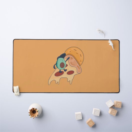 Cool Avocado Surfing op een stuk Pizza Bureaumat (Kindertafel)