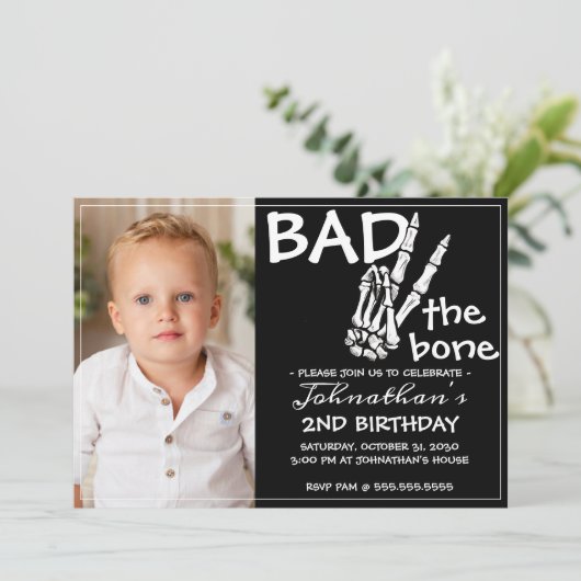 Cool Bad Two Het Bone Halloween 2e Verjaardagsfees Kaart (Staand voorkant)