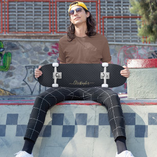 Cool Black Checkered Pattern Gold Monogram onderte Skateboard