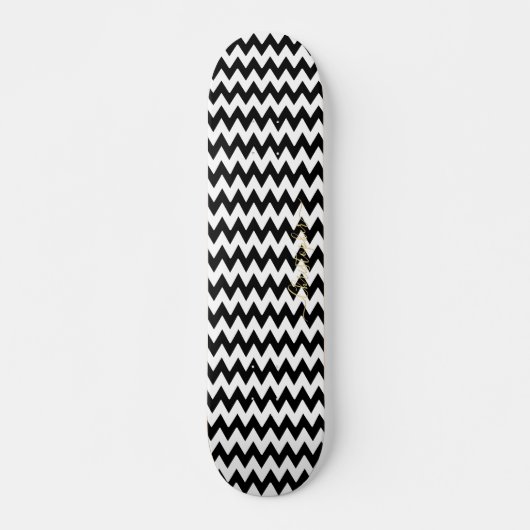 Cool Black White Chevron Pattern Gold Monogram Skateboard (Voorkant)