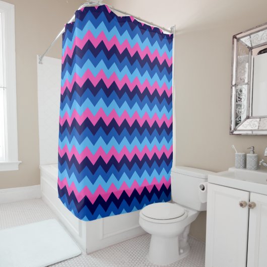 Cool bleu rose Chevron Motif rideau de douche (En situation)