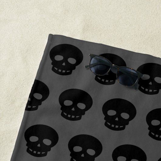 Cool Custom Name Black White Grey Skull Pattern Strandlaken (In situ)