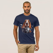 Cool dog biker, schattig basset hound dog driver t-shirt (Voorkant volledig)