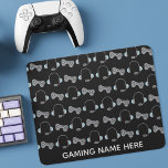 Cool Gamer Motif de jeu personnalisé BlacK<br><div class="desc">Magnifique mousepad de jeu personnalisé avec contrôleur de jeu vidéo cool et motif casque pour un joueur. Personnalisez avec un nom en blanc sur le pavé de souris noir.</div>