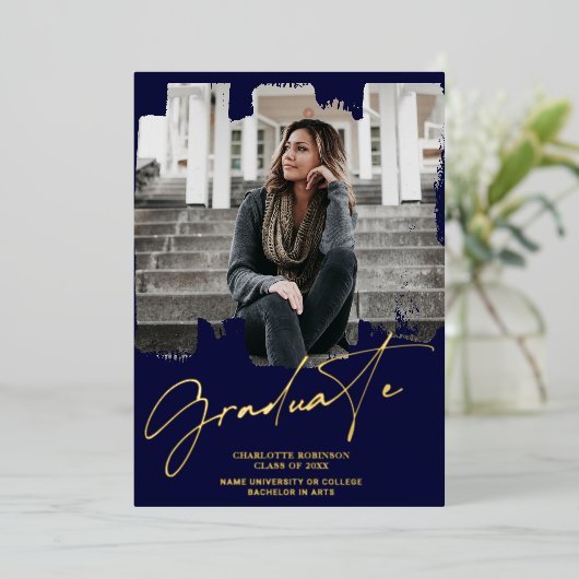 Cool gold navy afstuderen script foto afstuderen folie uitnodiging (Staand Voorkant)