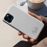 Cool Monochrome Blanc Moderne Monogramme<br><div class="desc">Le Cool Monochrome Blanc Moderne Monogramme Téléphone personnalisé offre un mélange de style et de personnalisation avec des attributs clés adaptés à vos besoins. Ce boîtier de téléphone se distingue par son design blanc monochrome et son monogramme de script moderne, ce qui en fait un accessoire élégant et élégant. Les...</div>