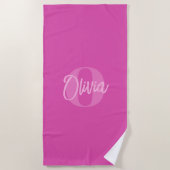 Cool Monochrome Roze Trendy Script Monogram Strandlaken (Voorkant)
