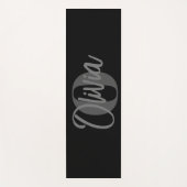 Cool Monochrome Zwart Grijs Modern Script Monogram Yogamat (Voorkant)